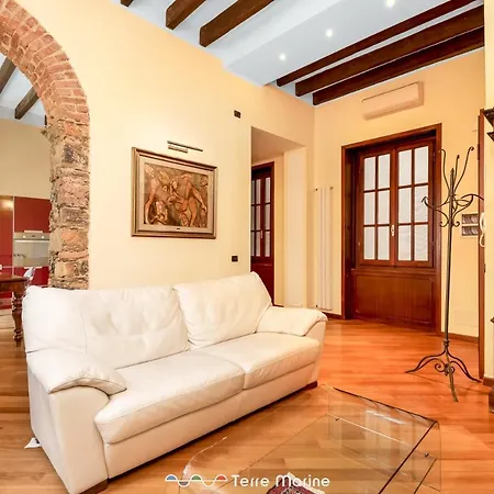 Gallery 22, Terremarine 公寓 斯培西亚