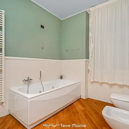 Gallery 22, Terremarine Apartamento *
