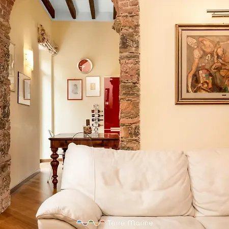 Gallery 22, Terremarine Apartman